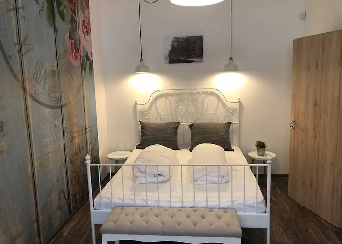 Dunakavics Boutique * סנטאנדרה